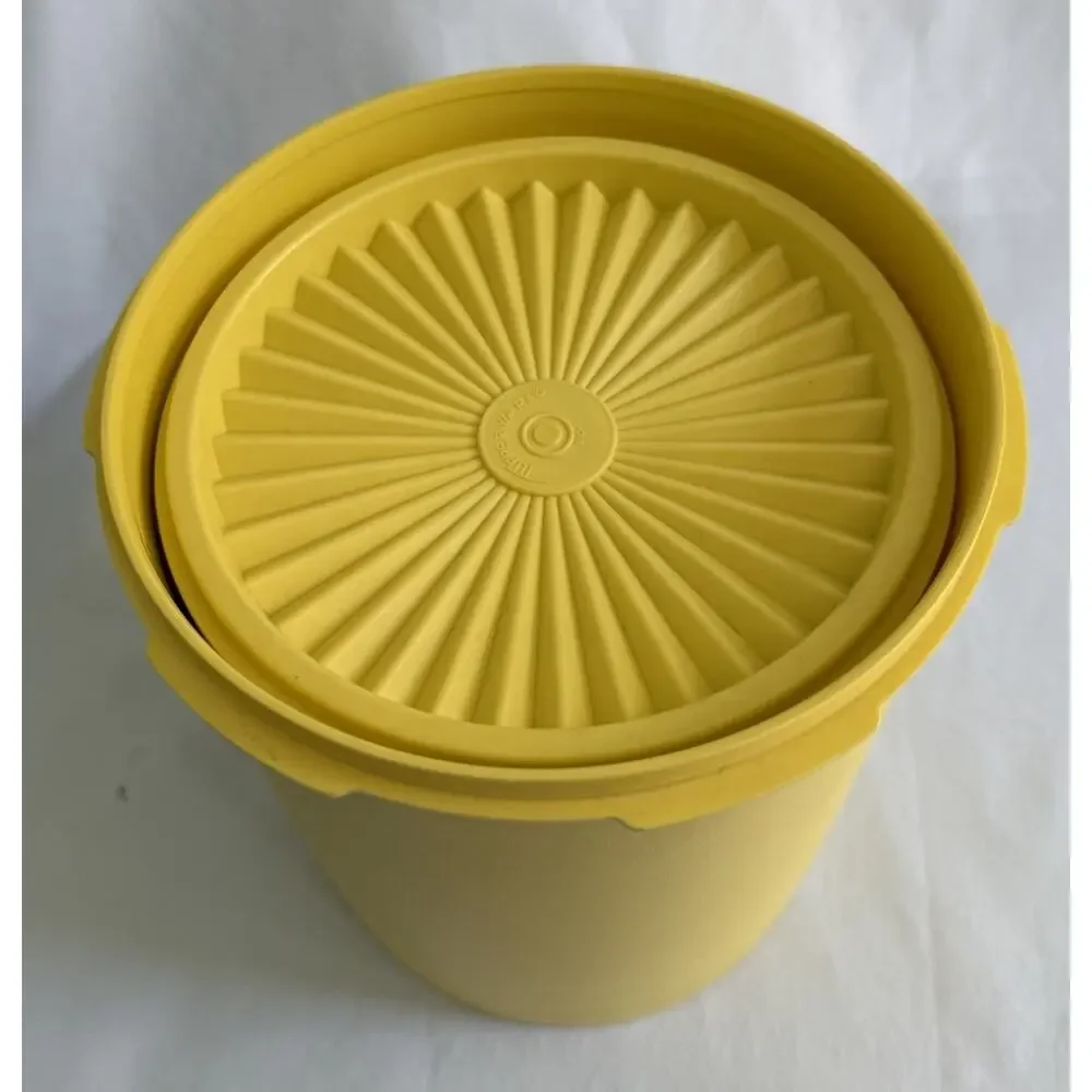 Set of 3 VINTAGE TUPPERWARE CANISTER W/LID SUNSHINE YELLOW NESTING CANISTERS